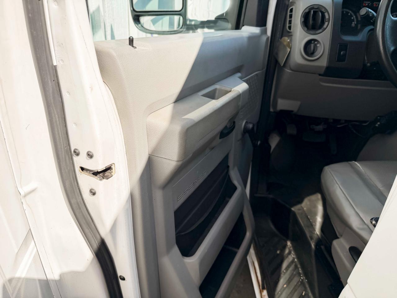 Ford Econoline E-350 Super Duty 2010