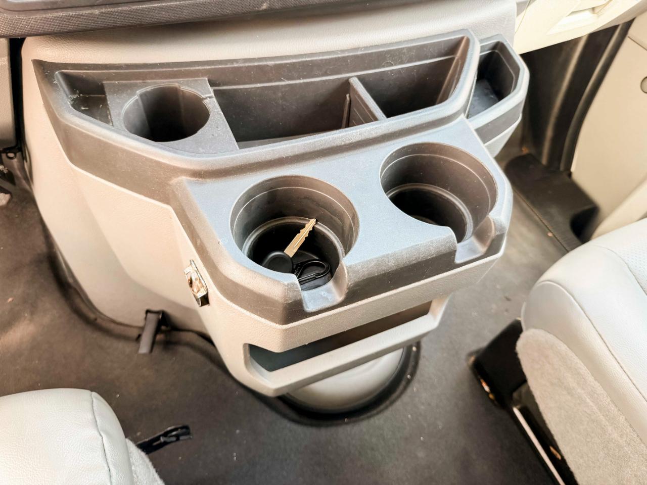 Ford Econoline E-350 Super Duty 2010