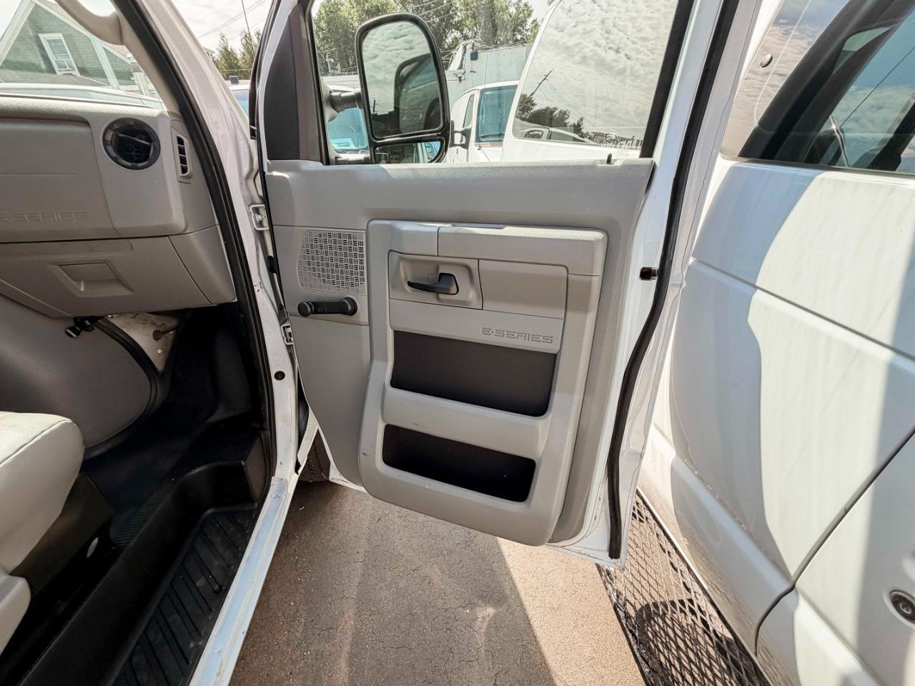 Ford Econoline E-150 2012