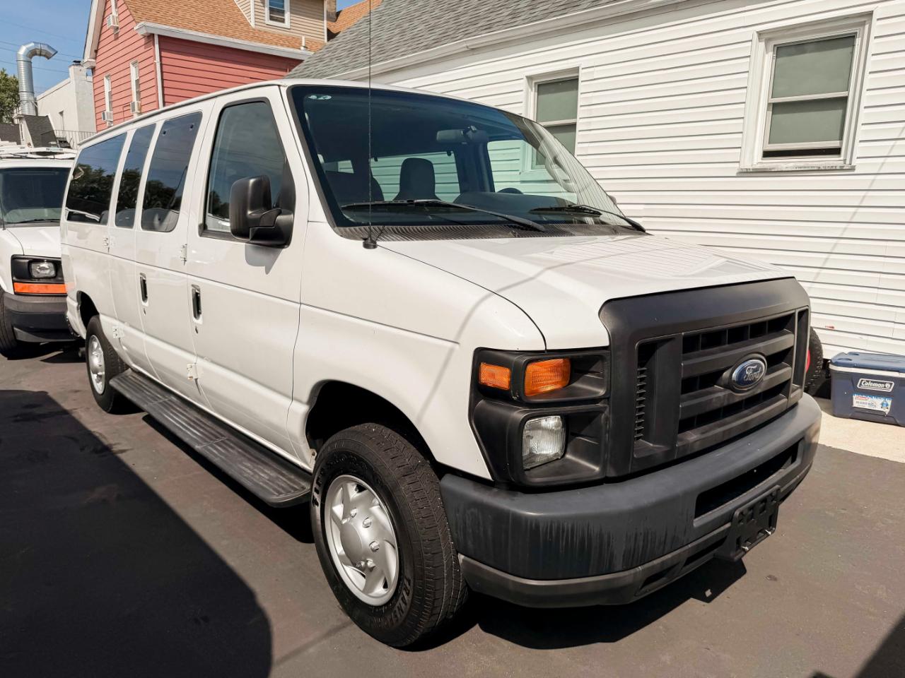 Ford Econoline E-350 Super Duty 2011