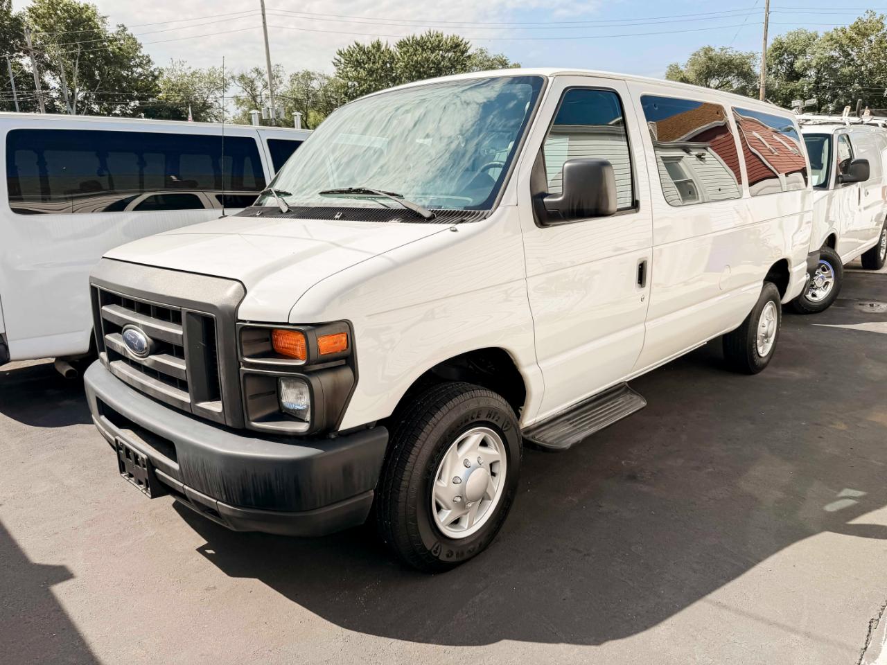 Ford Econoline E-350 Super Duty 2011