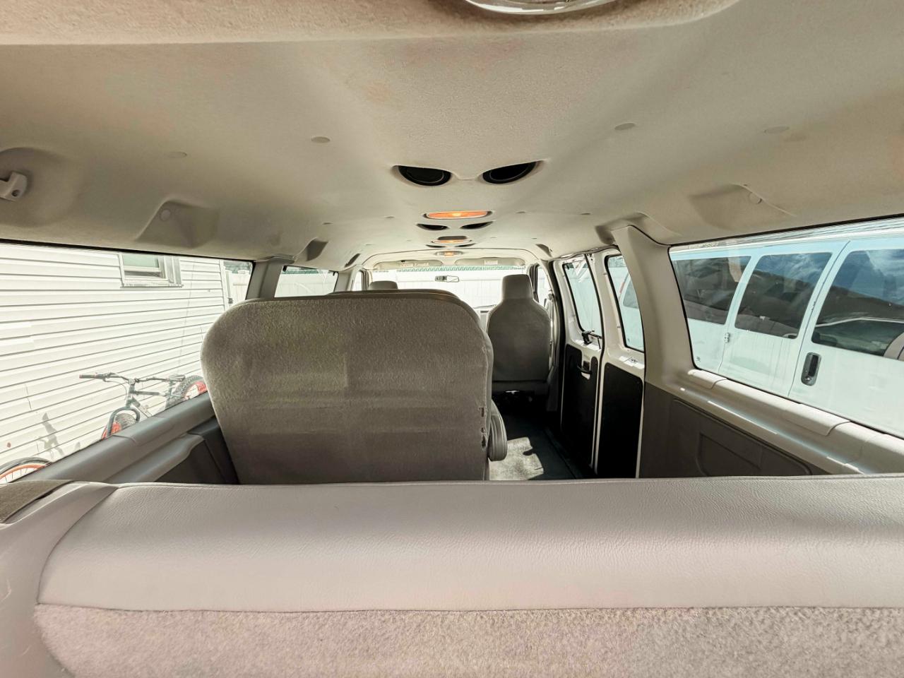 Ford Econoline E-350 Super Duty 2011
