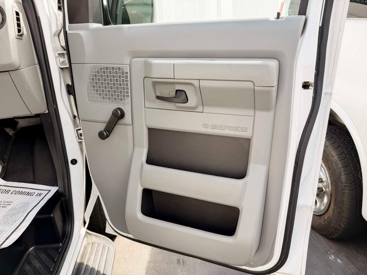 Ford Econoline E-350 Super Duty 2011