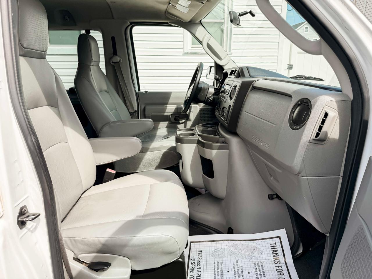 Ford Econoline E-350 Super Duty 2011