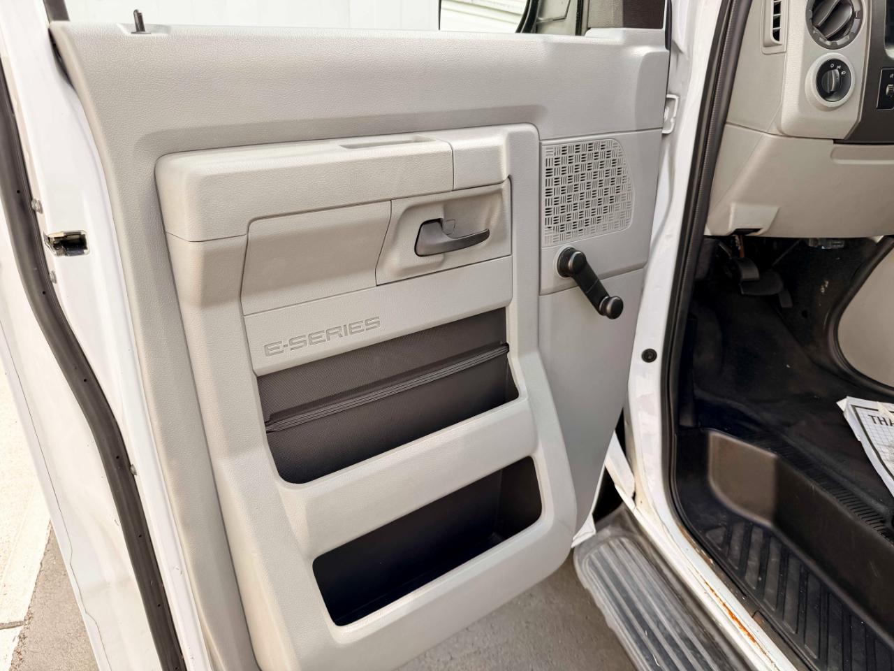 Ford Econoline E-350 Super Duty 2011
