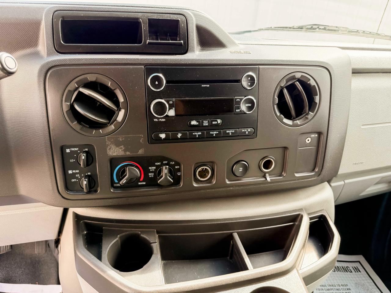 Ford Econoline E-350 Super Duty 2011