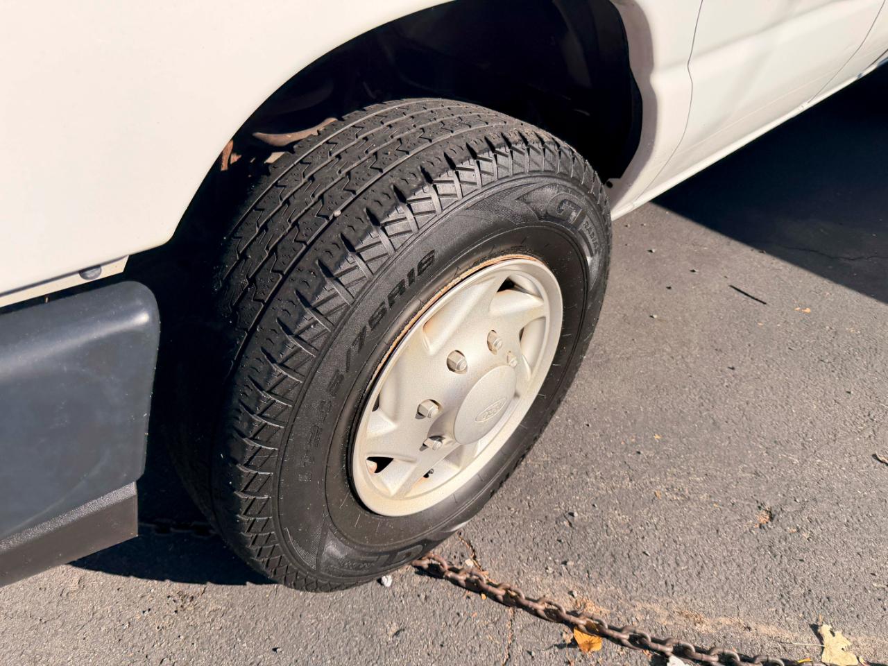 Ford Econoline E-350 Super Duty 2009