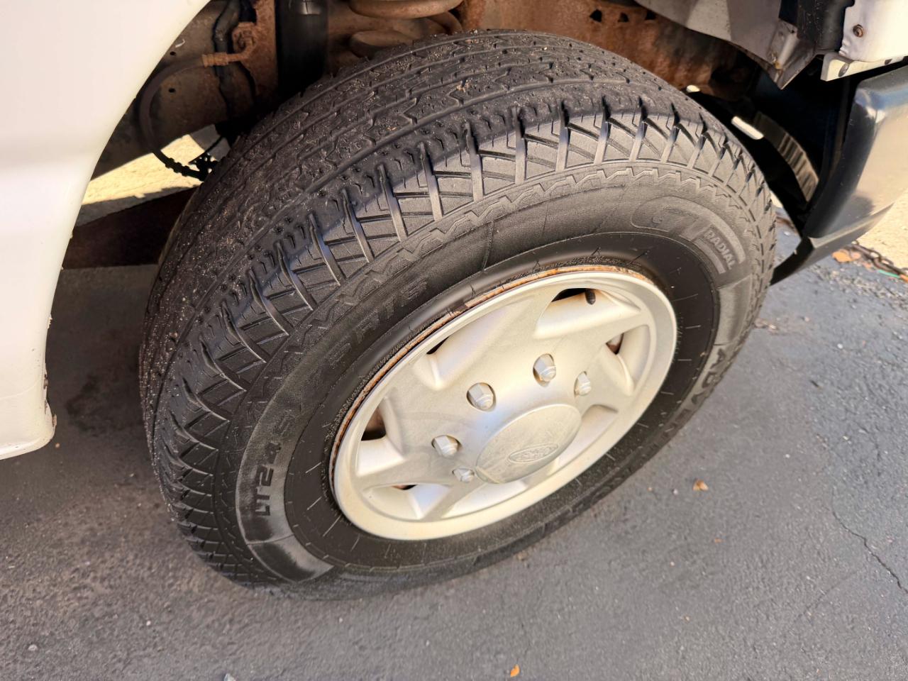 Ford Econoline E-350 Super Duty 2009