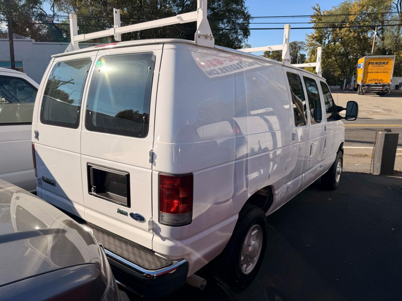 Ford Econoline E-350 Super Duty 2009