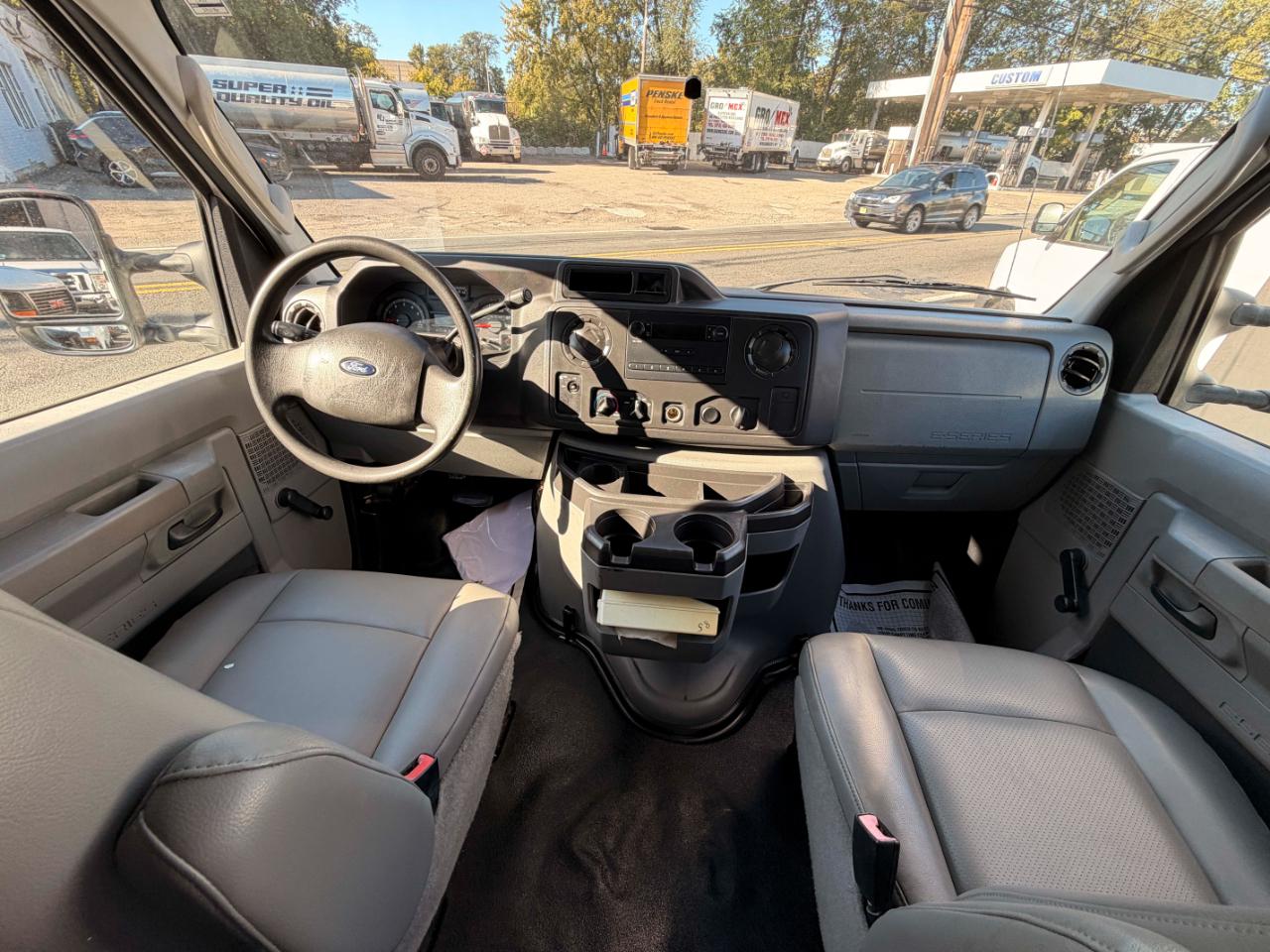 Ford Econoline E-350 Super Duty 2009
