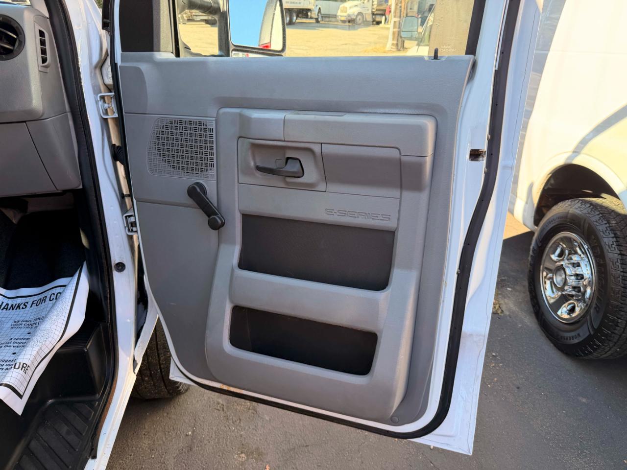 Ford Econoline E-350 Super Duty 2009