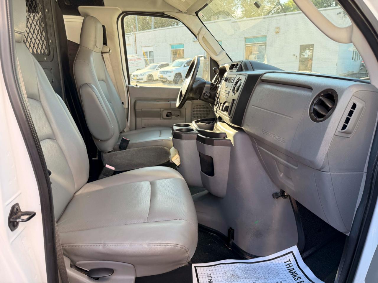 Ford Econoline E-350 Super Duty 2009