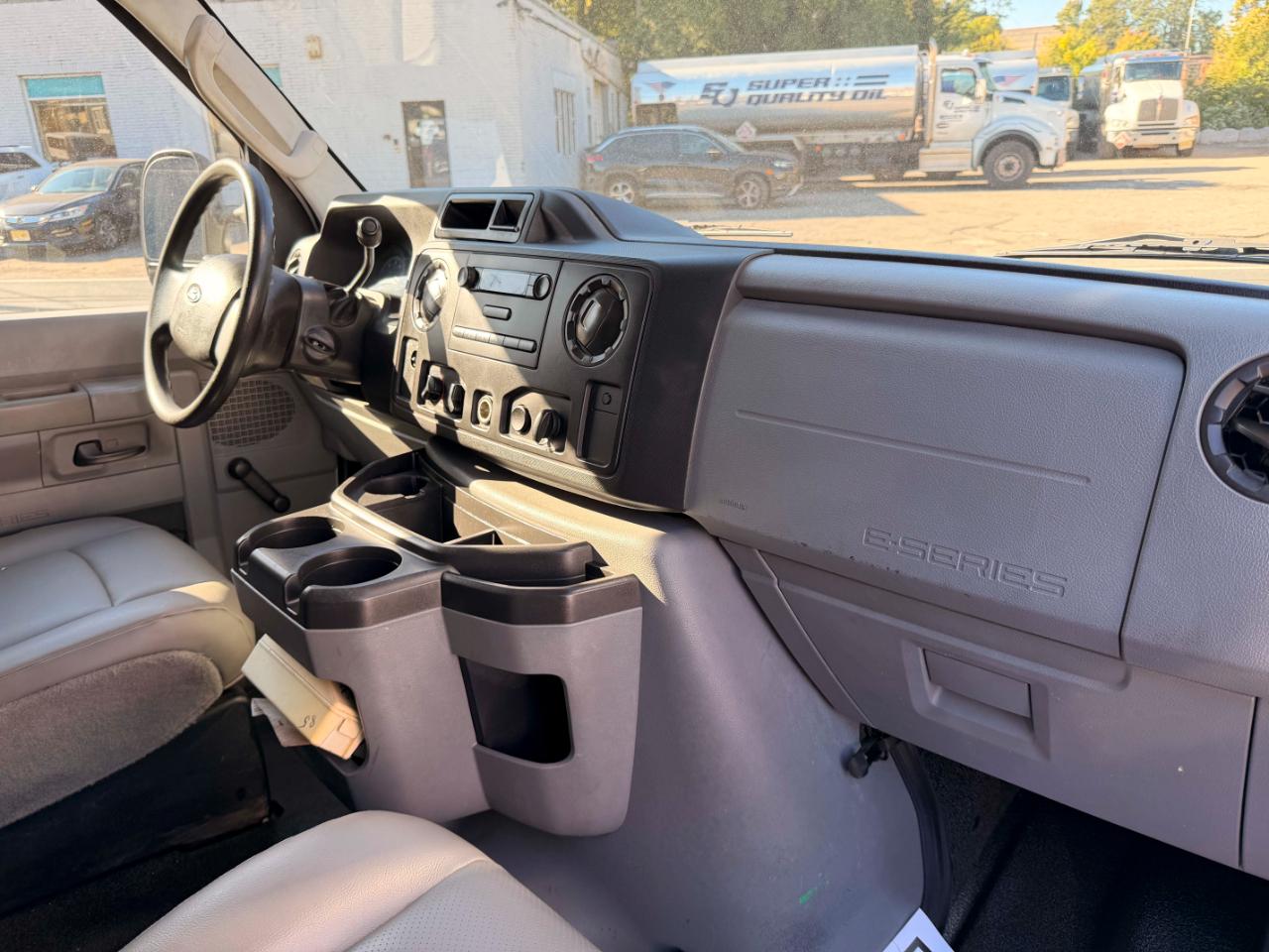 Ford Econoline E-350 Super Duty 2009