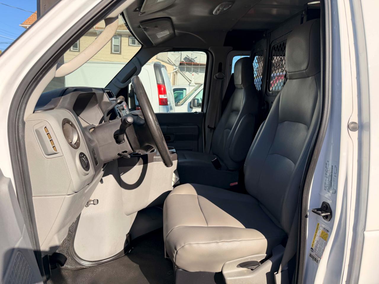 Ford Econoline E-350 Super Duty 2009