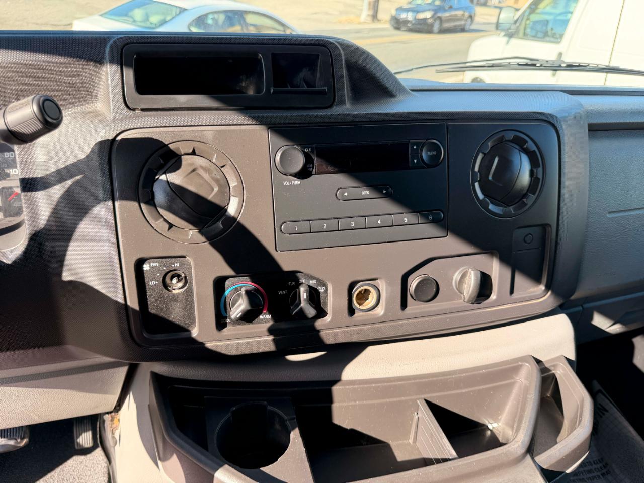 Ford Econoline E-350 Super Duty 2009