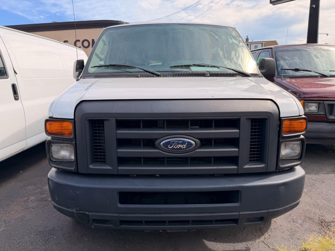 Ford Econoline E-350 XLT Super Duty Extended 2013