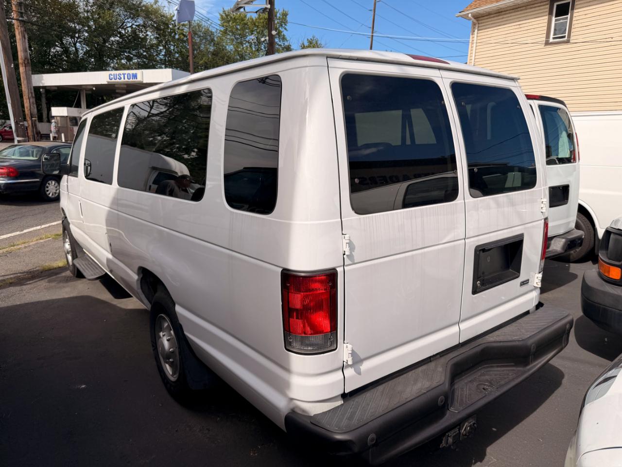 Ford Econoline E-350 XLT Super Duty Extended 2013