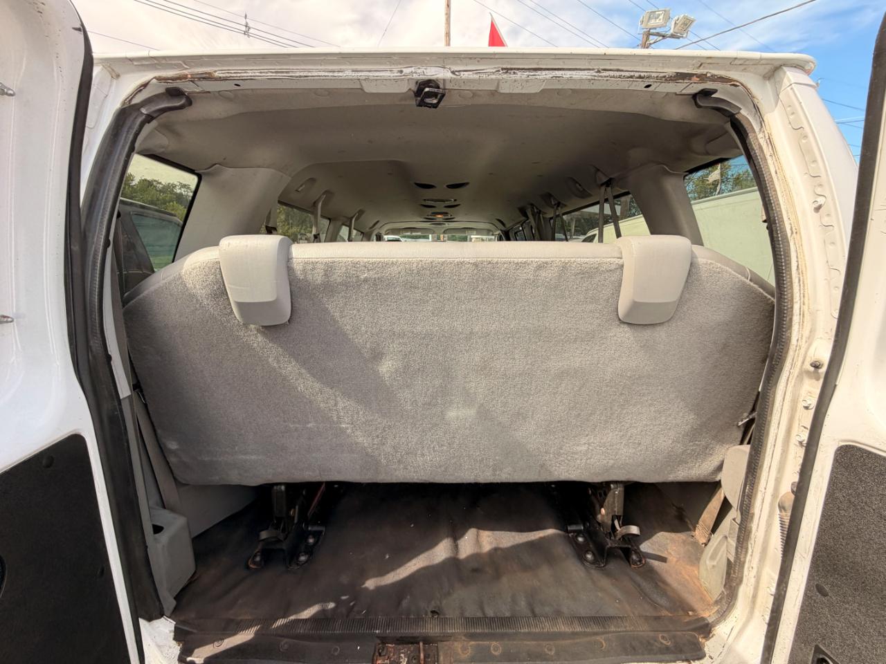 Ford Econoline E-350 XLT Super Duty Extended 2013