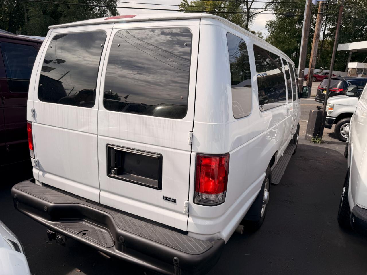 Ford Econoline E-350 XLT Super Duty Extended 2013