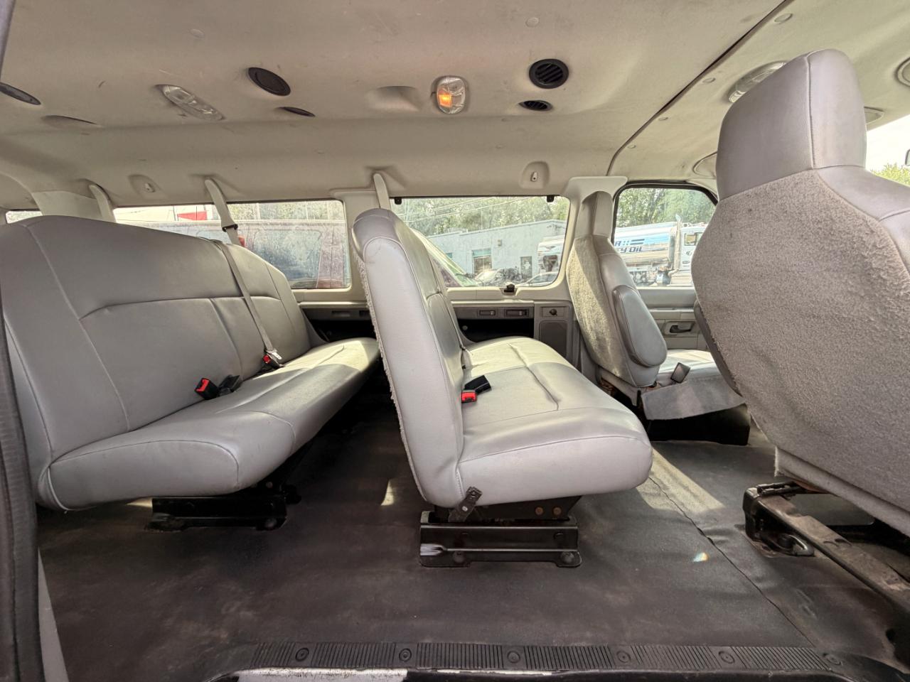 Ford Econoline E-350 XLT Super Duty Extended 2013
