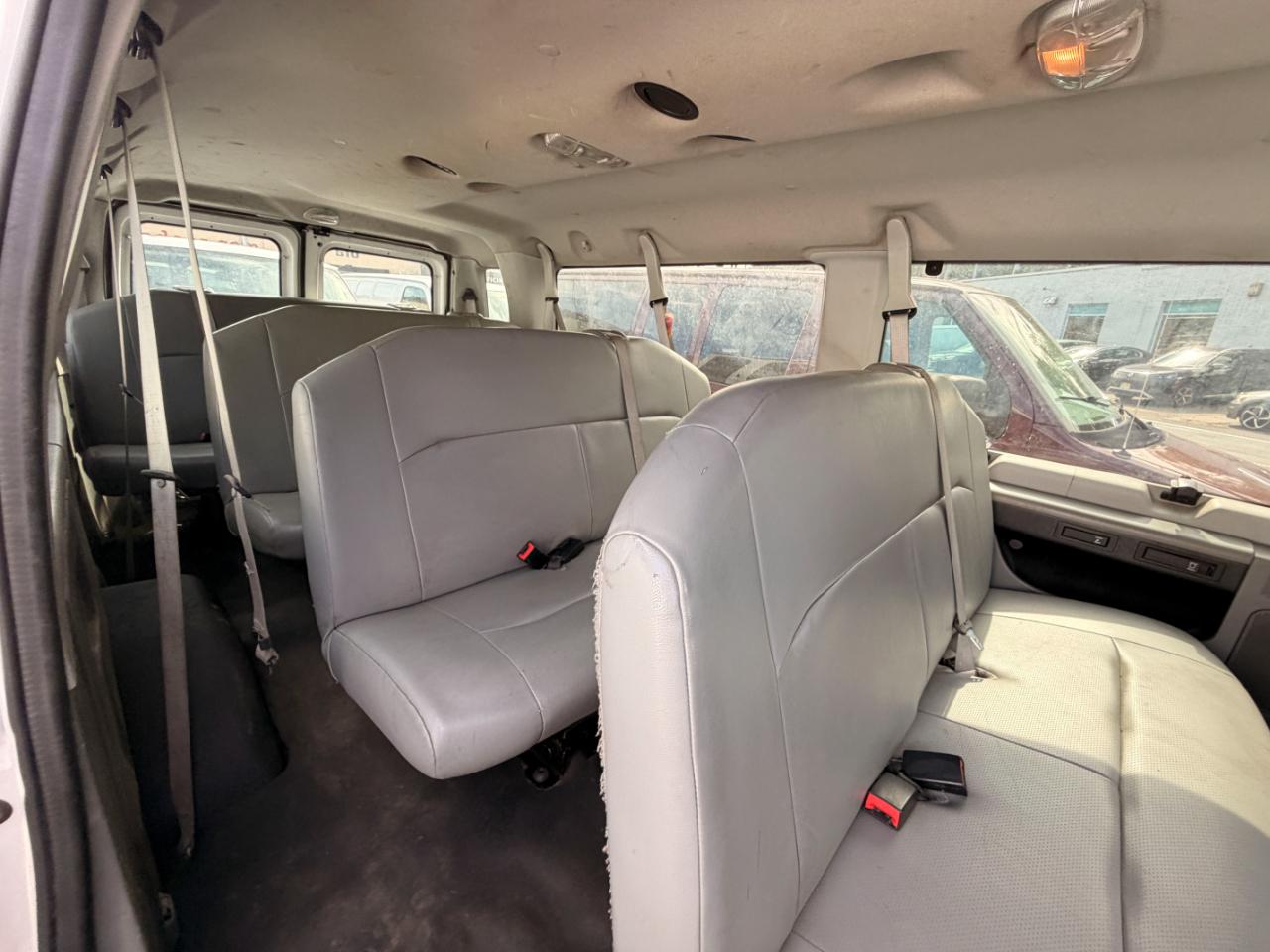 Ford Econoline E-350 XLT Super Duty Extended 2013