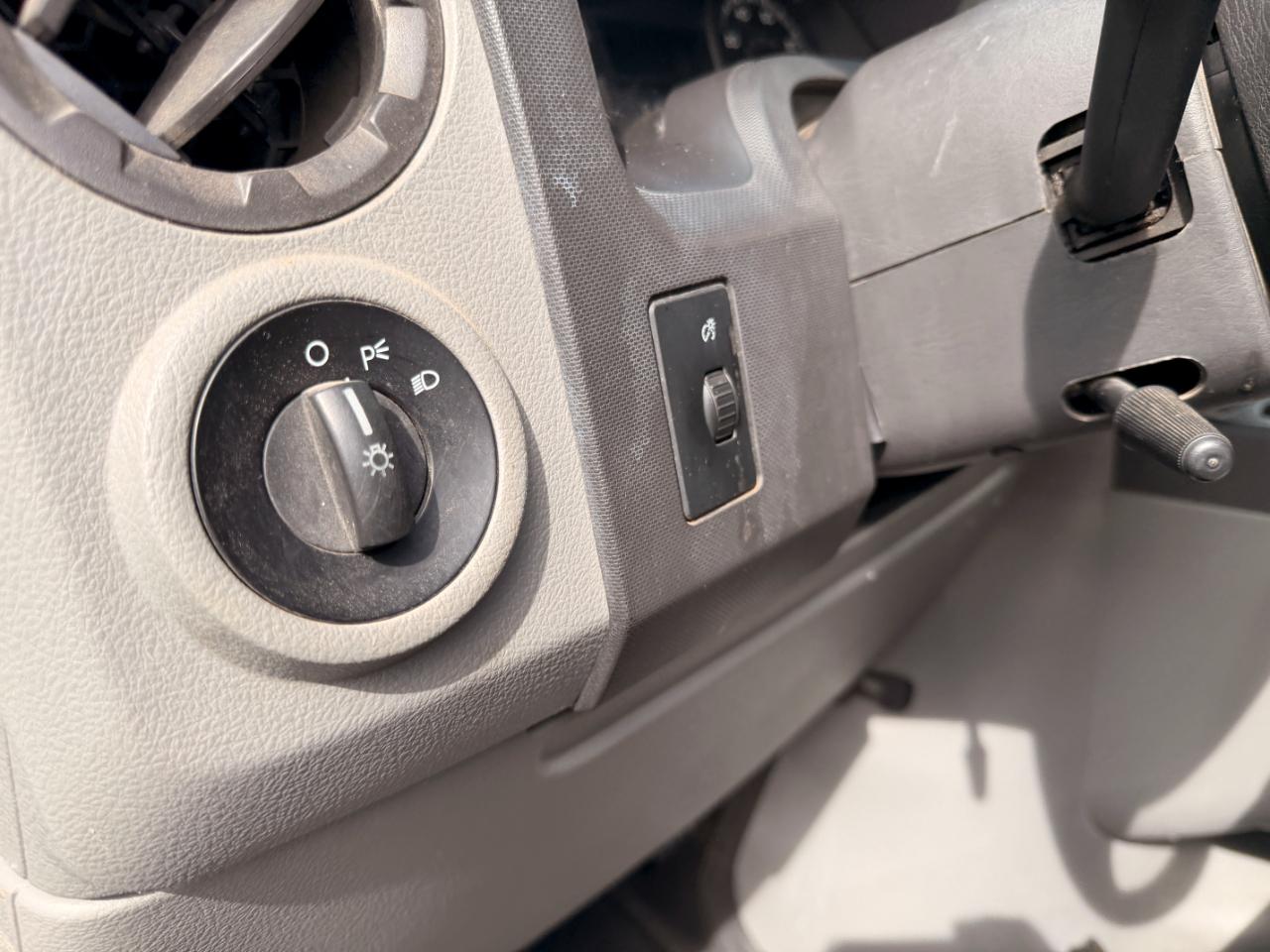 Ford Econoline E-350 XLT Super Duty Extended 2013