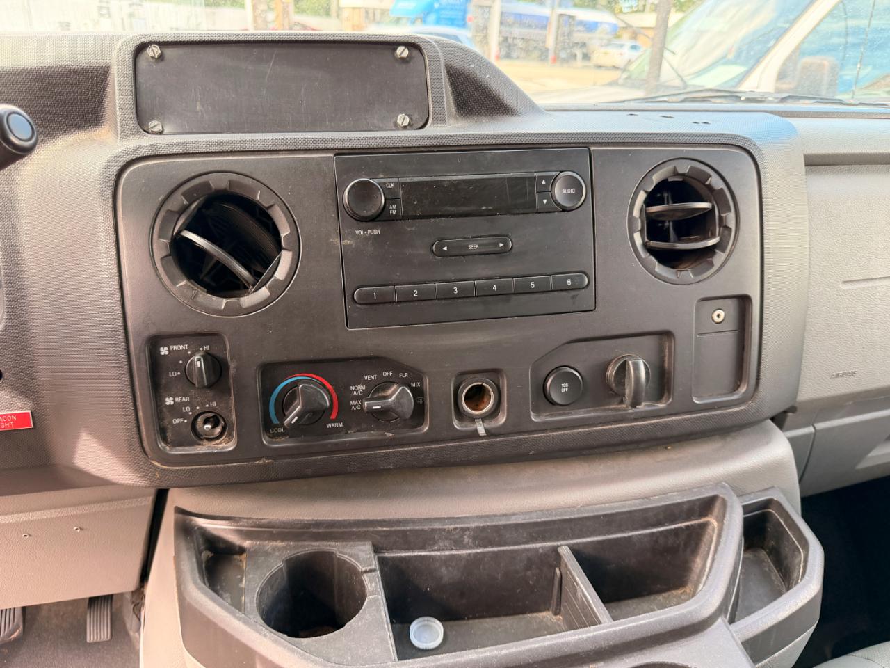 Ford Econoline E-350 XLT Super Duty Extended 2013