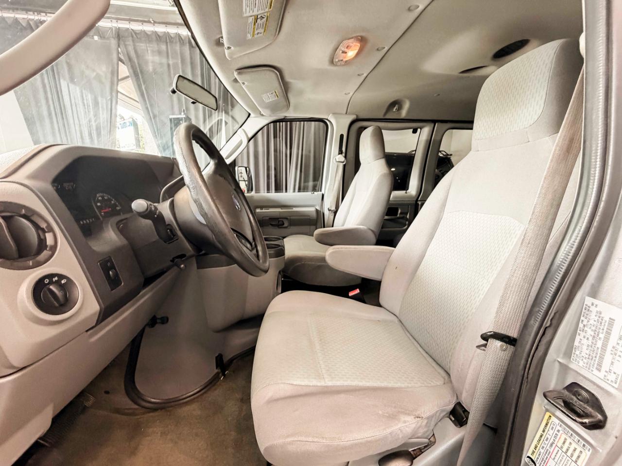 Ford Econoline E-350 XL Super Duty 2011