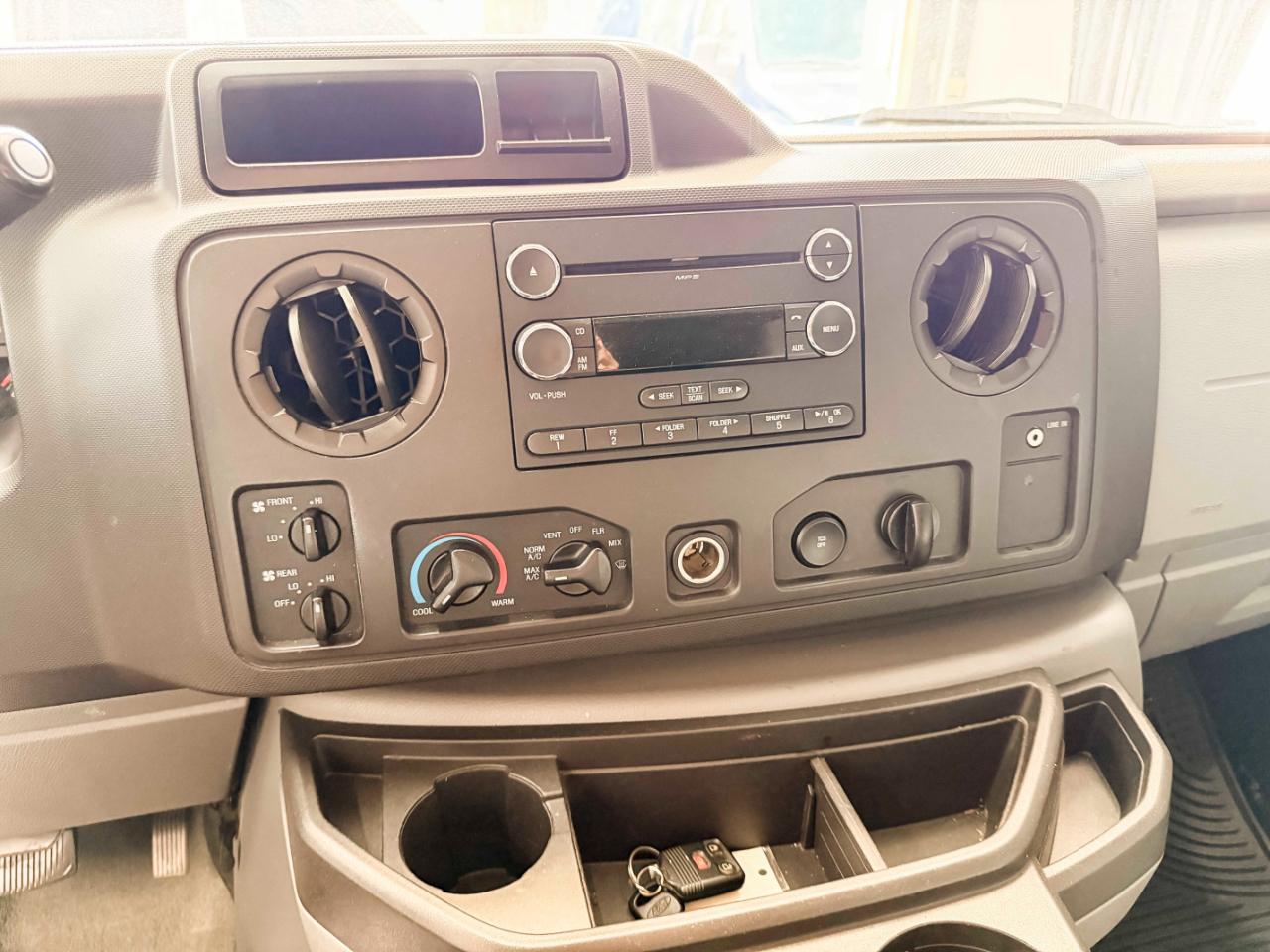 Ford Econoline E-350 XL Super Duty 2011