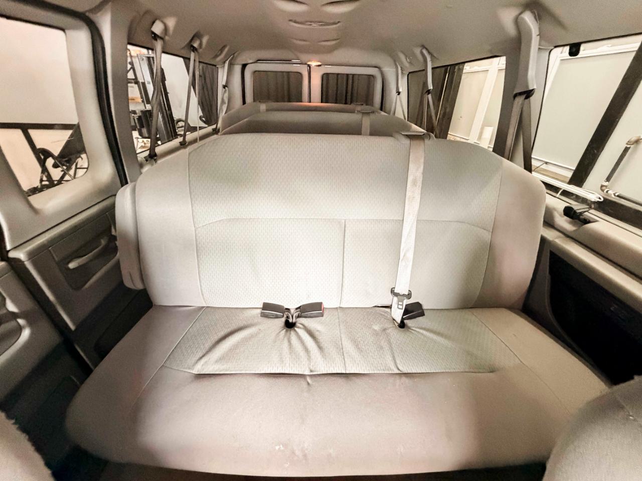 Ford Econoline E-350 XL Super Duty 2011
