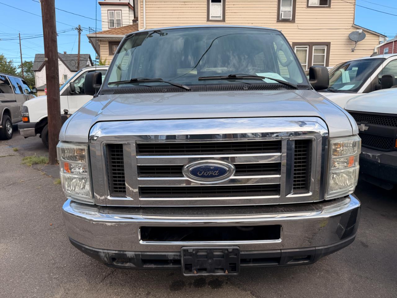 Ford Econoline E-350 XL Super Duty 2011