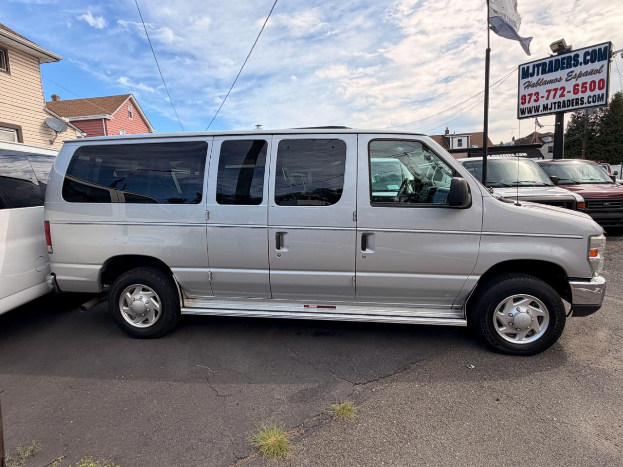 Ford Econoline E-350 XL Super Duty 2011