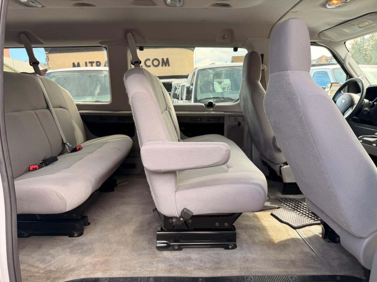 Ford Econoline E-350 XL Super Duty 2011