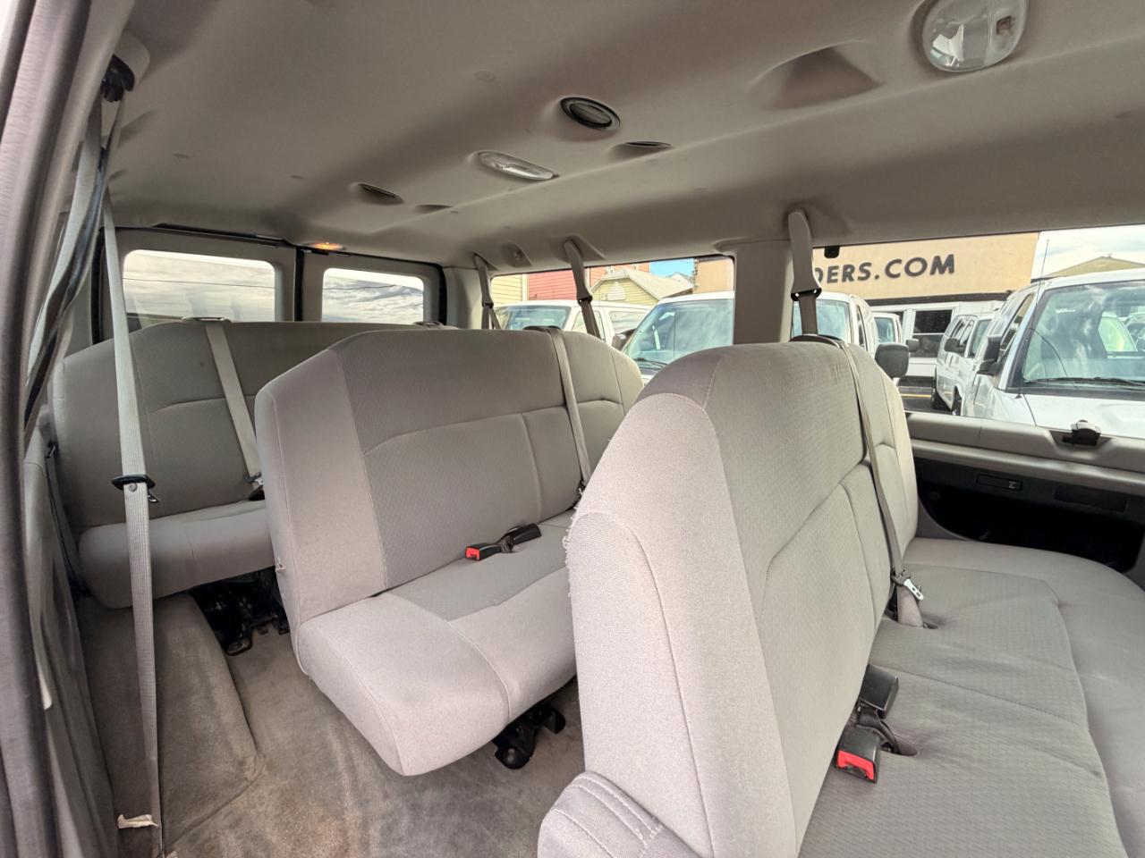 Ford Econoline E-350 XL Super Duty 2011