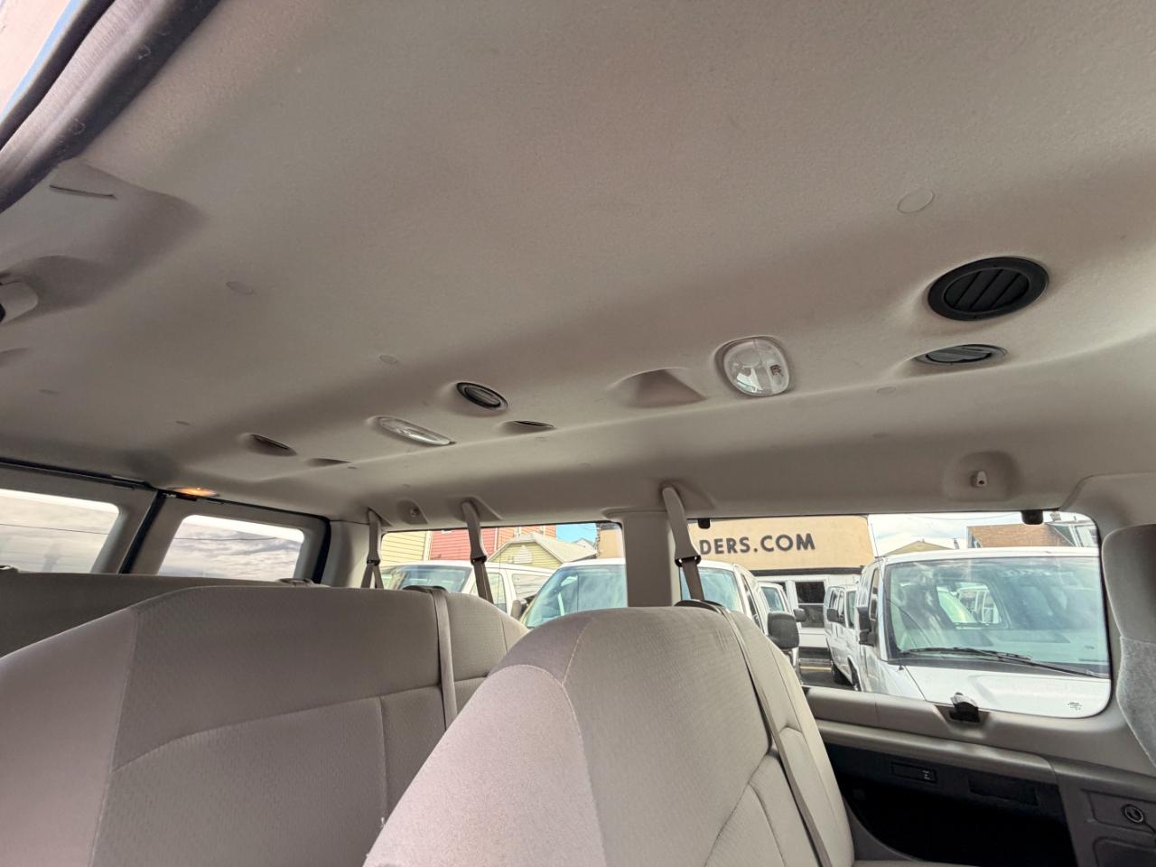 Ford Econoline E-350 XL Super Duty 2011