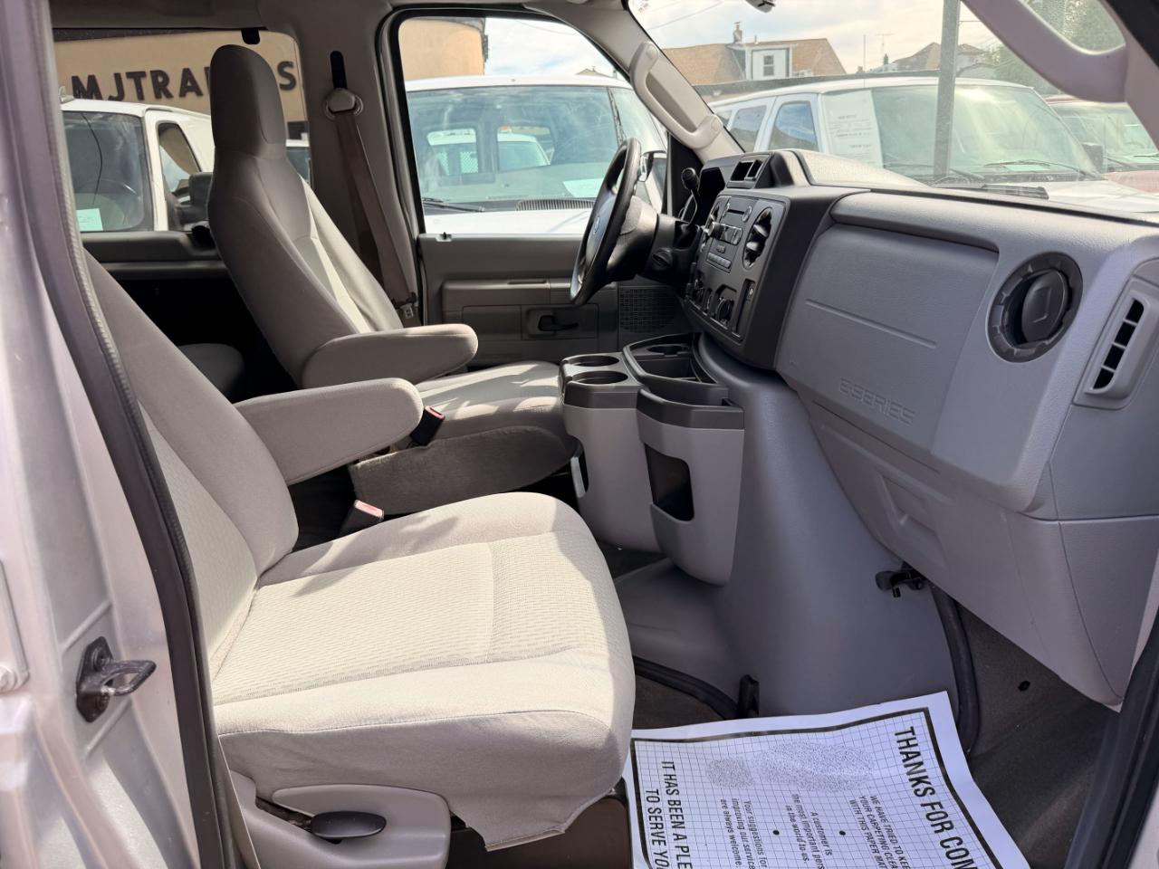 Ford Econoline E-350 XL Super Duty 2011