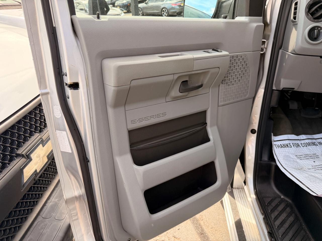 Ford Econoline E-350 XL Super Duty 2011