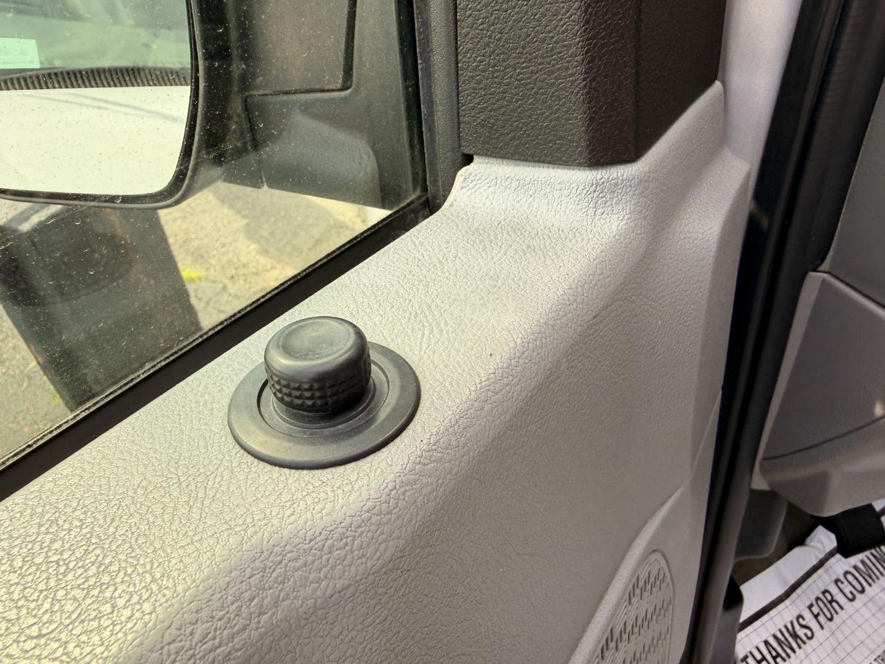Ford Econoline E-350 XL Super Duty 2011