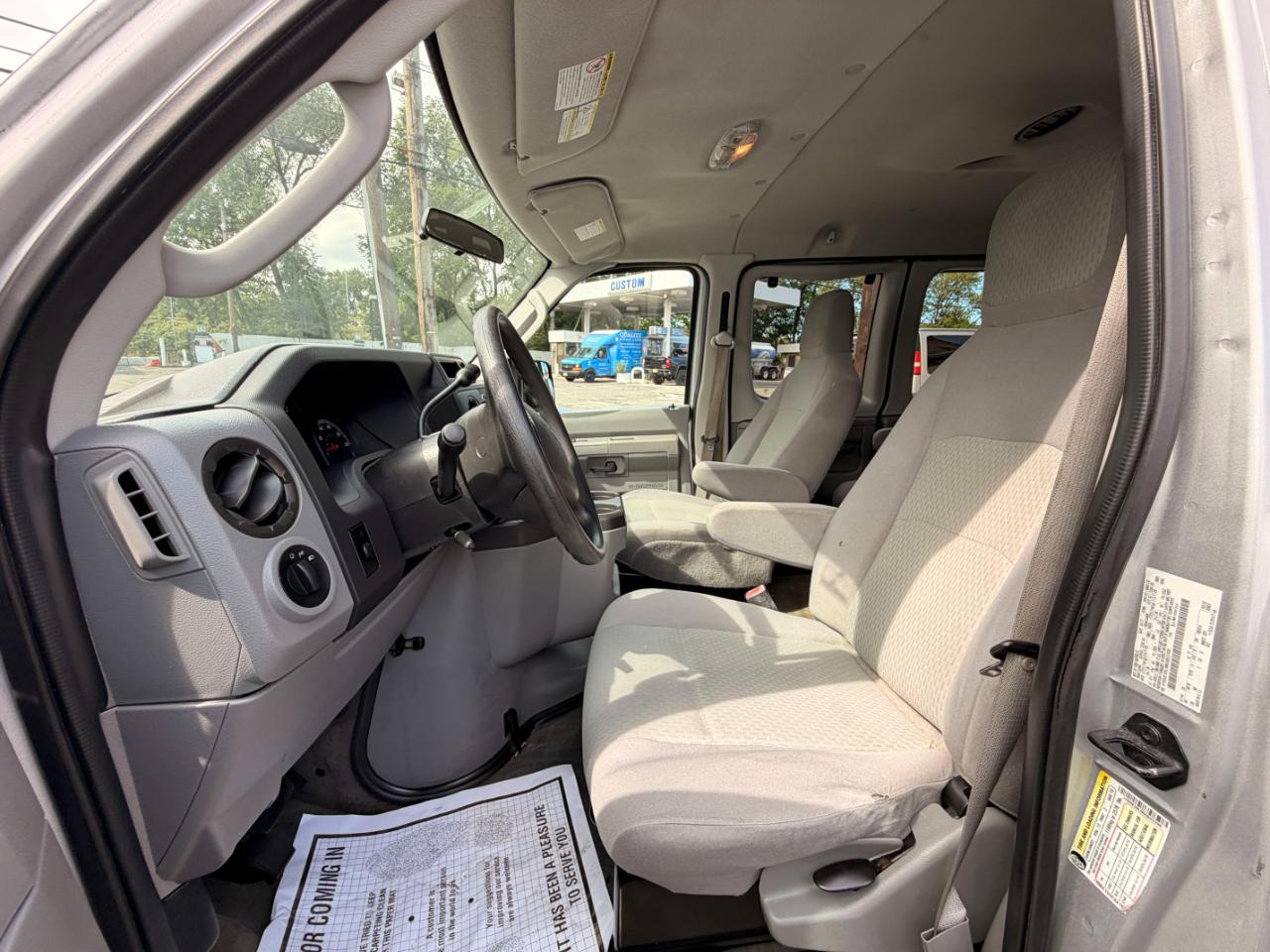 Ford Econoline E-350 XL Super Duty 2011
