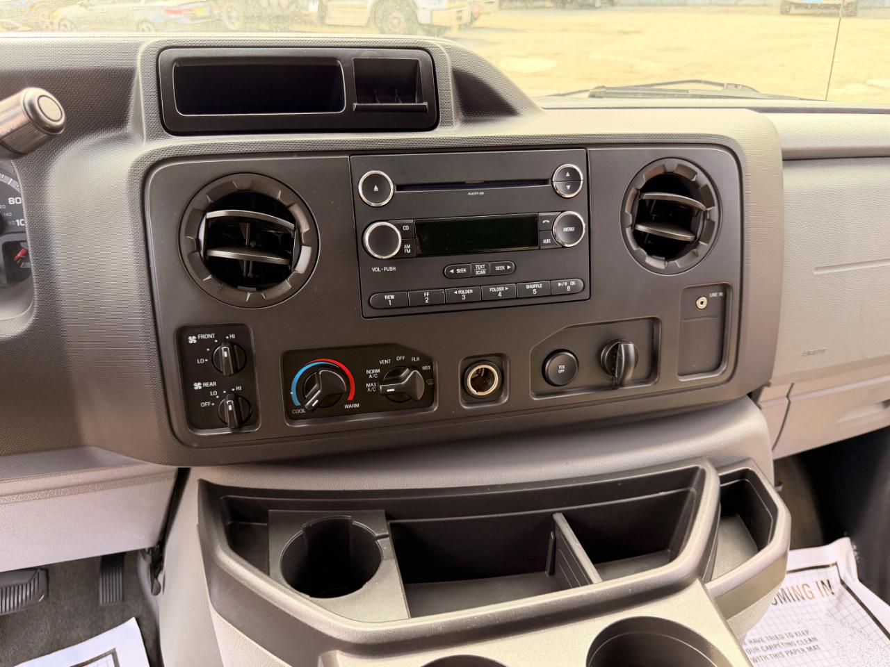 Ford Econoline E-350 XL Super Duty 2011