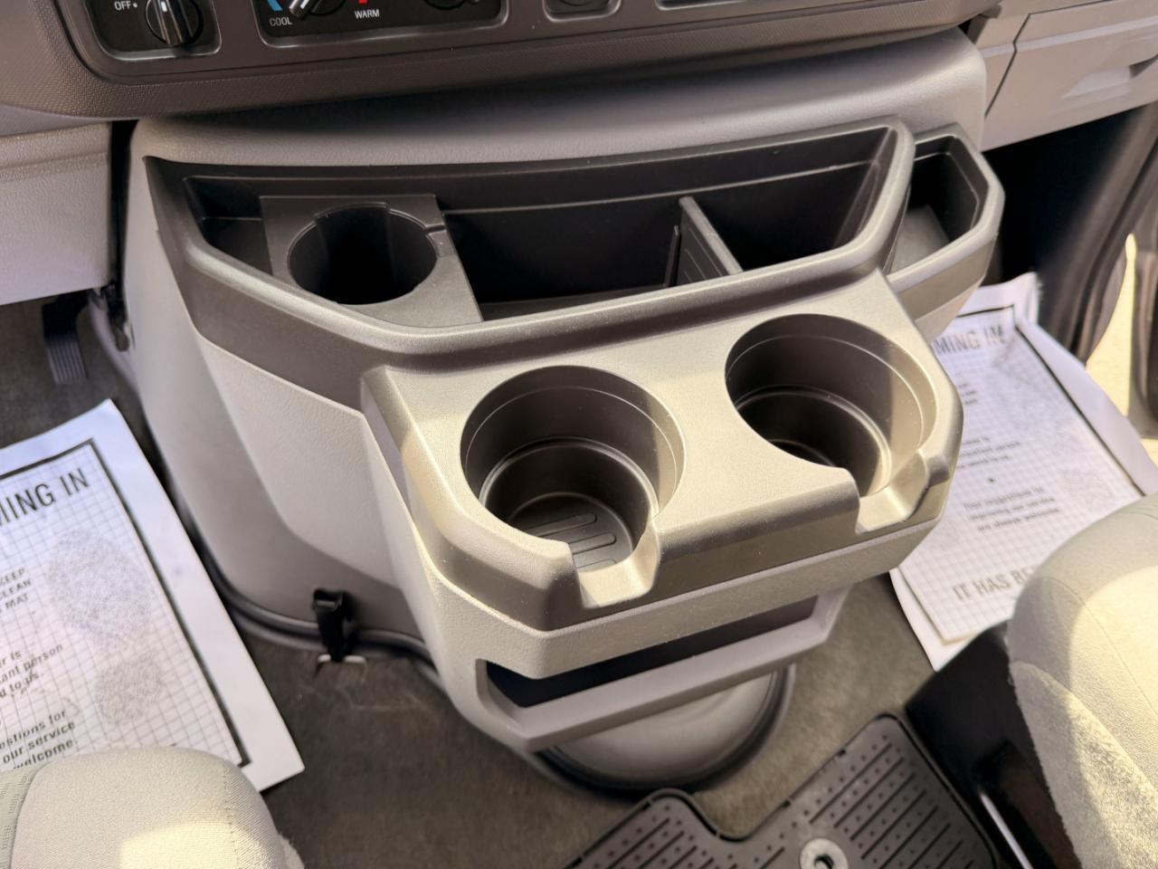 Ford Econoline E-350 XL Super Duty 2011