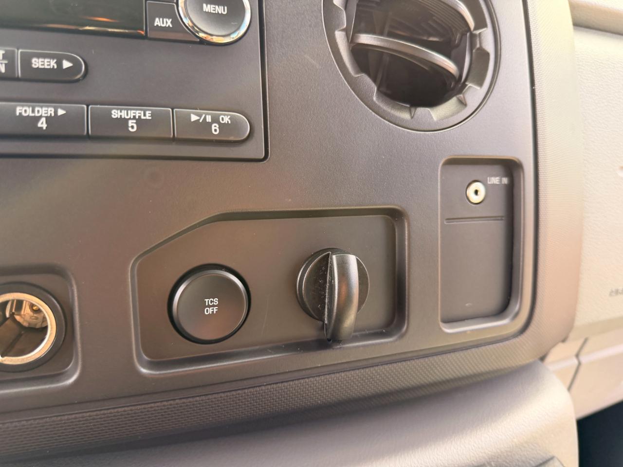 Ford Econoline E-350 XL Super Duty 2011