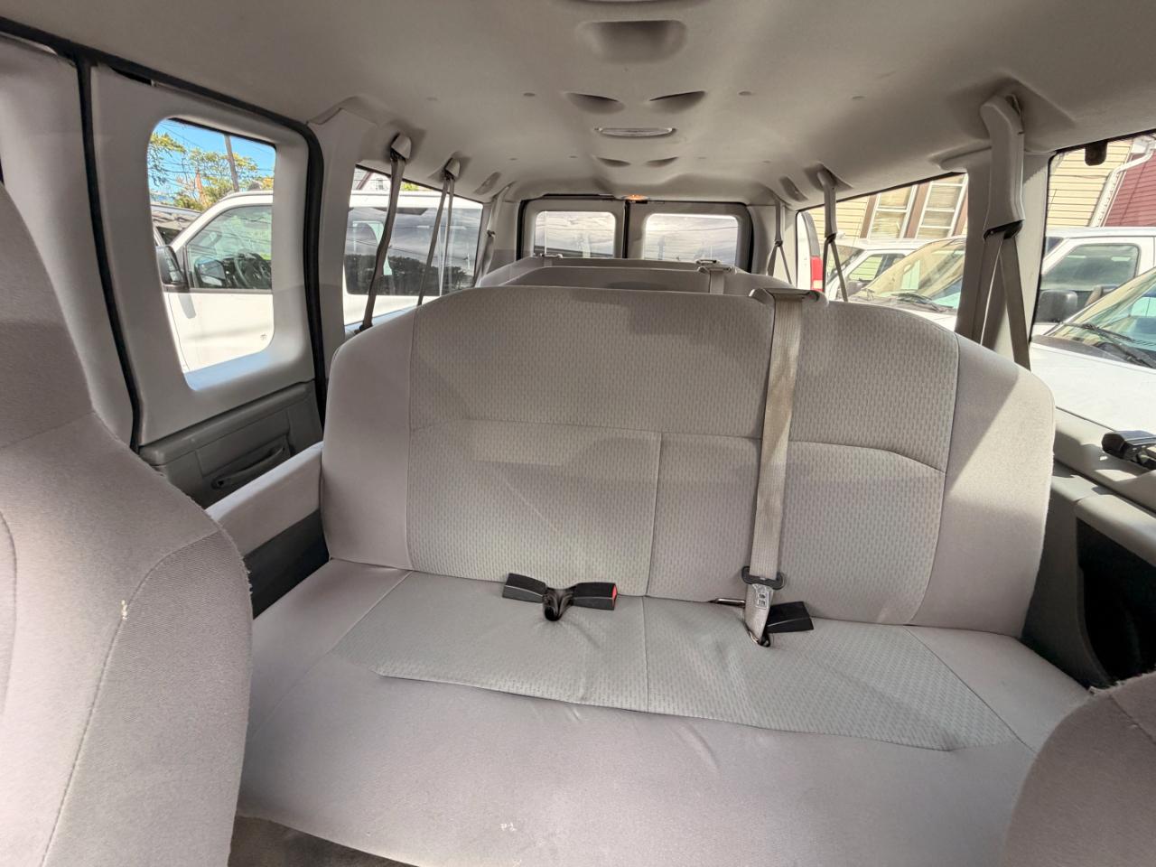 Ford Econoline E-350 XL Super Duty 2011