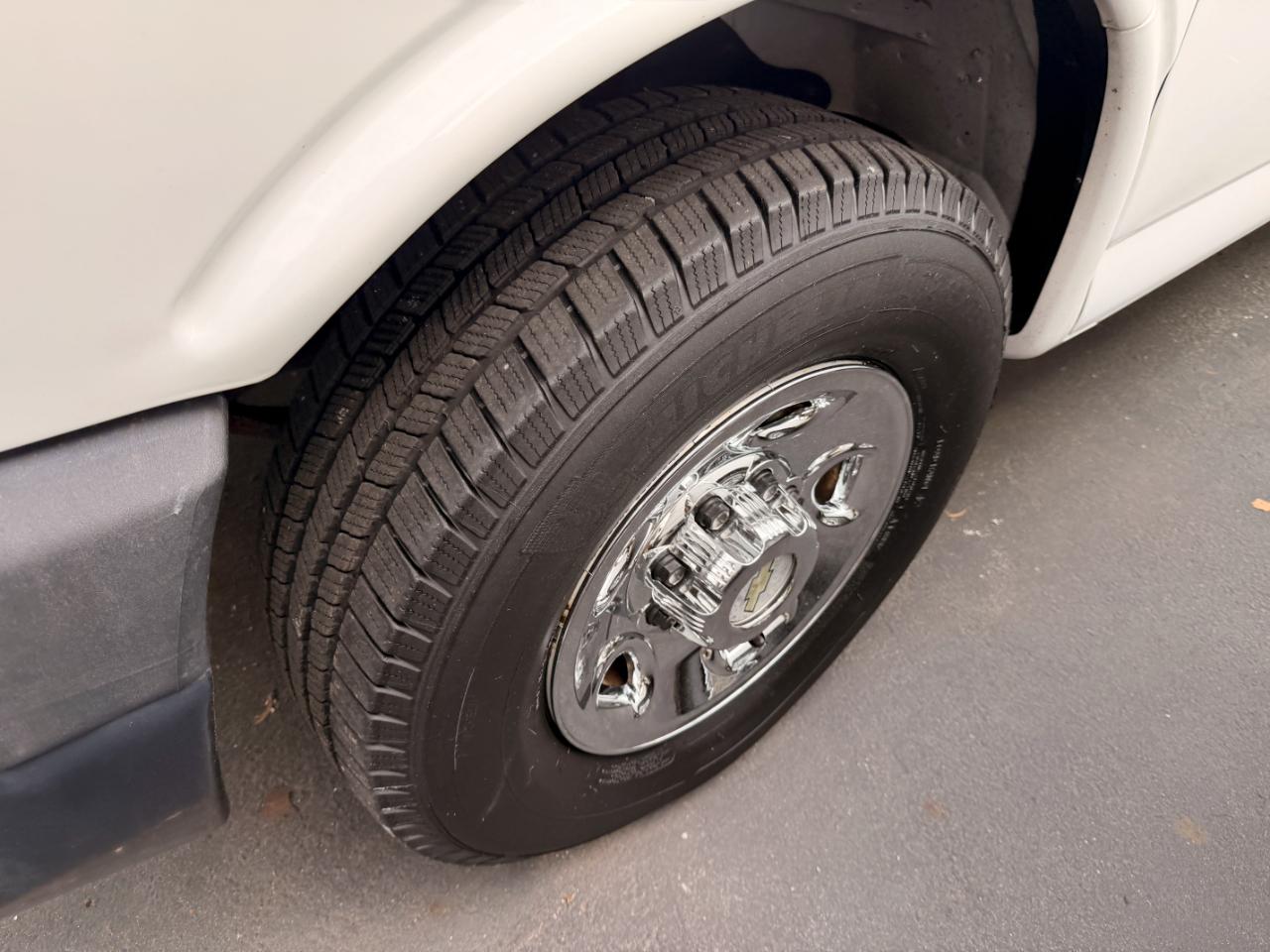 Chevrolet Express LS 3500 2010