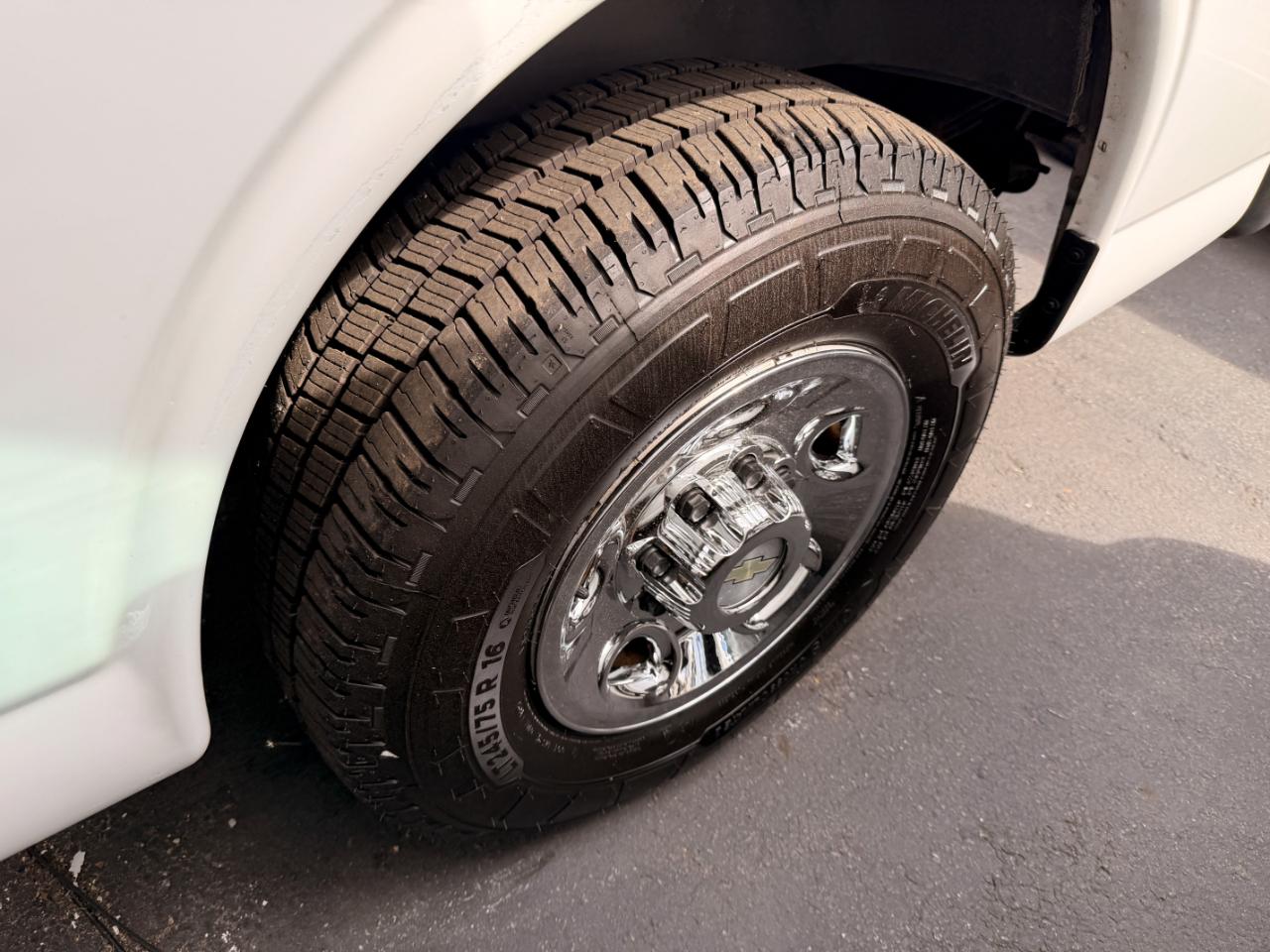 Chevrolet Express LS 3500 2010