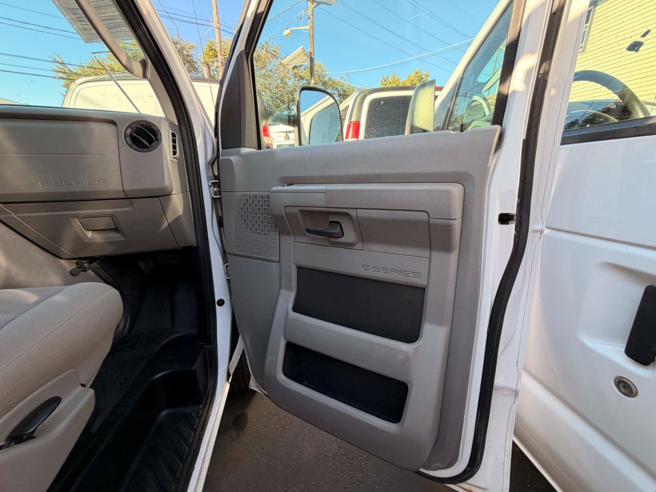 Ford Econoline E-150 2010