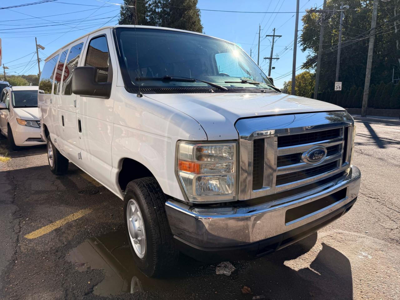 Ford Econoline E-350 XL Super Duty 2009