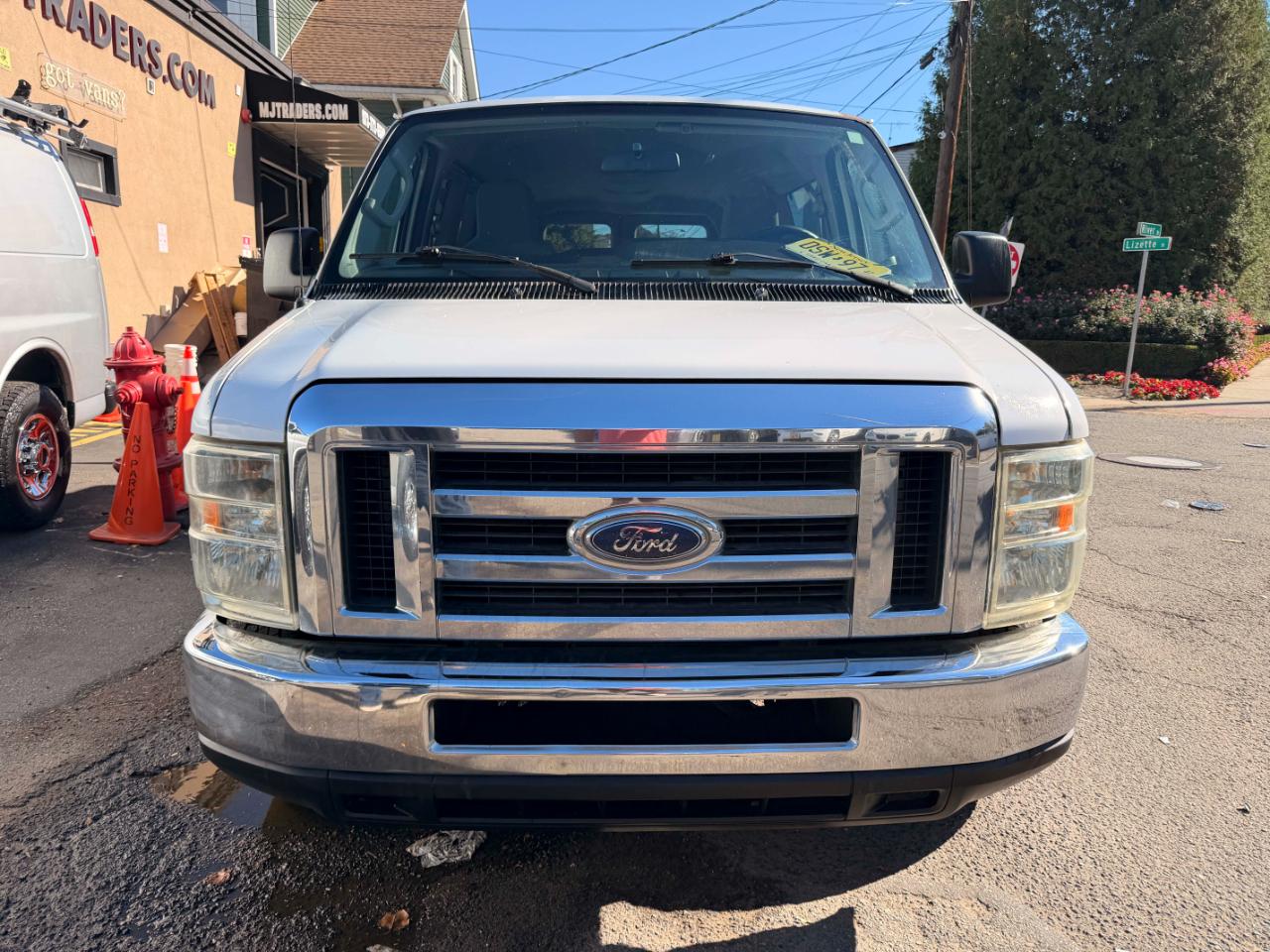 Ford Econoline E-350 XL Super Duty 2009