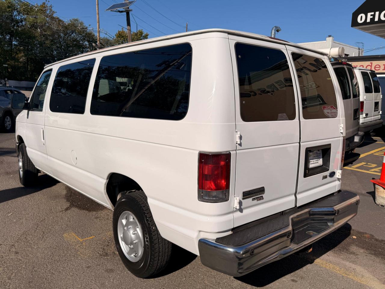 Ford Econoline E-350 XL Super Duty 2009