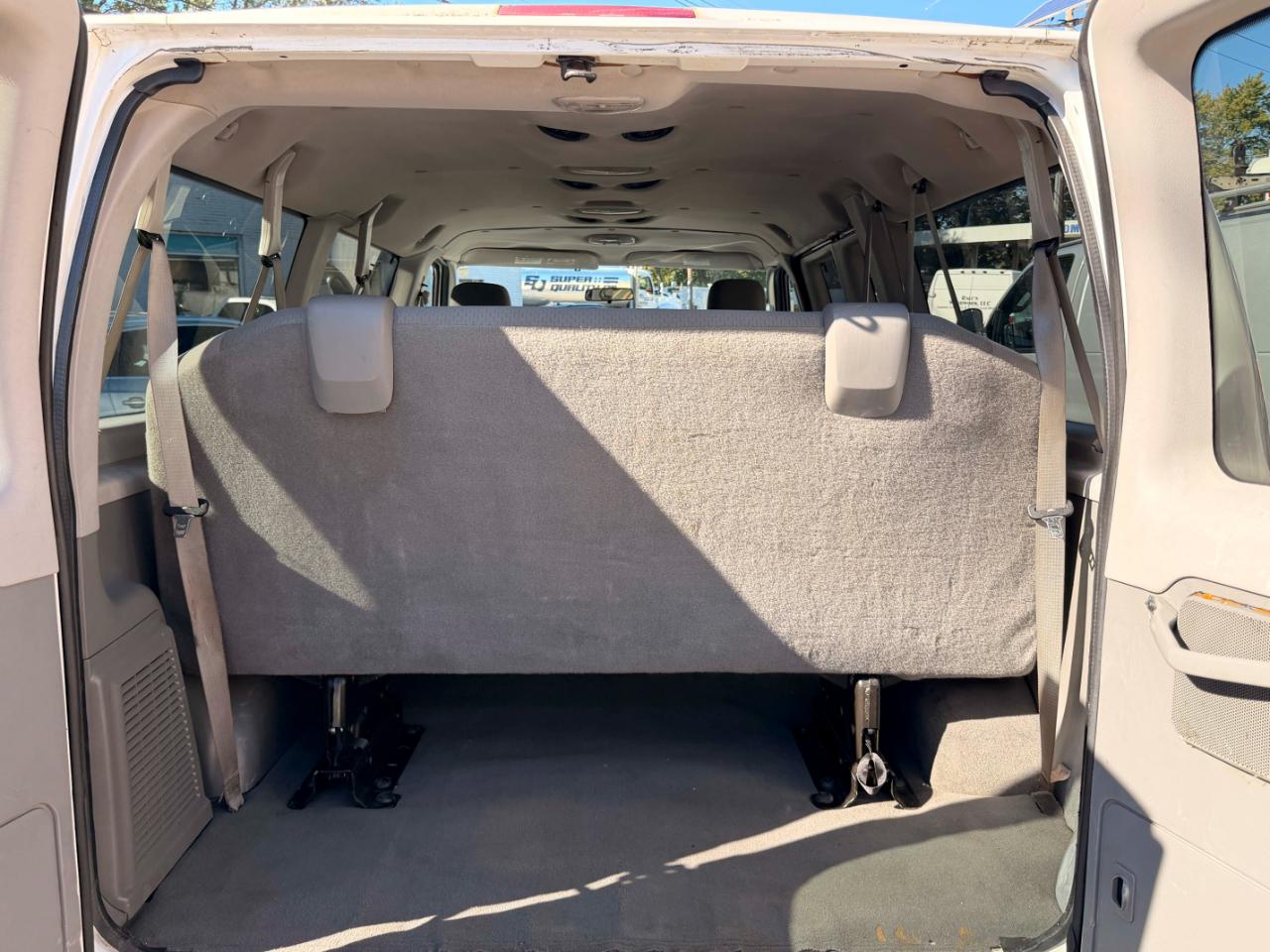 Ford Econoline E-350 XL Super Duty 2009